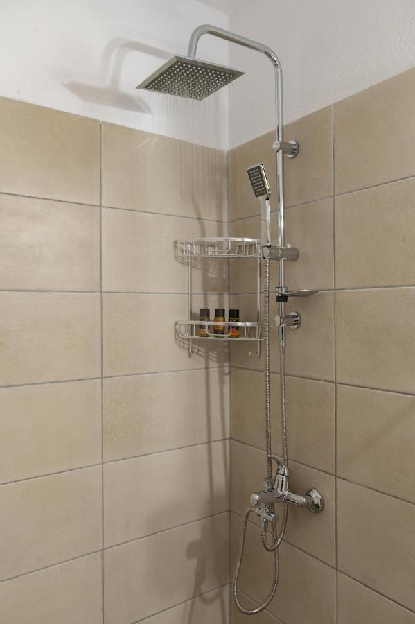 Square Apartment Kambanos Bagian luar foto
